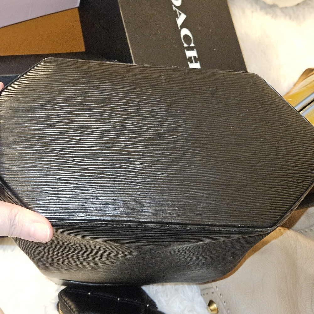 Louis Vuitton Sac D' Epaule GM Shoulder Bag in Noir Black Epi Leather COA plus.. - Picture 12 of 16